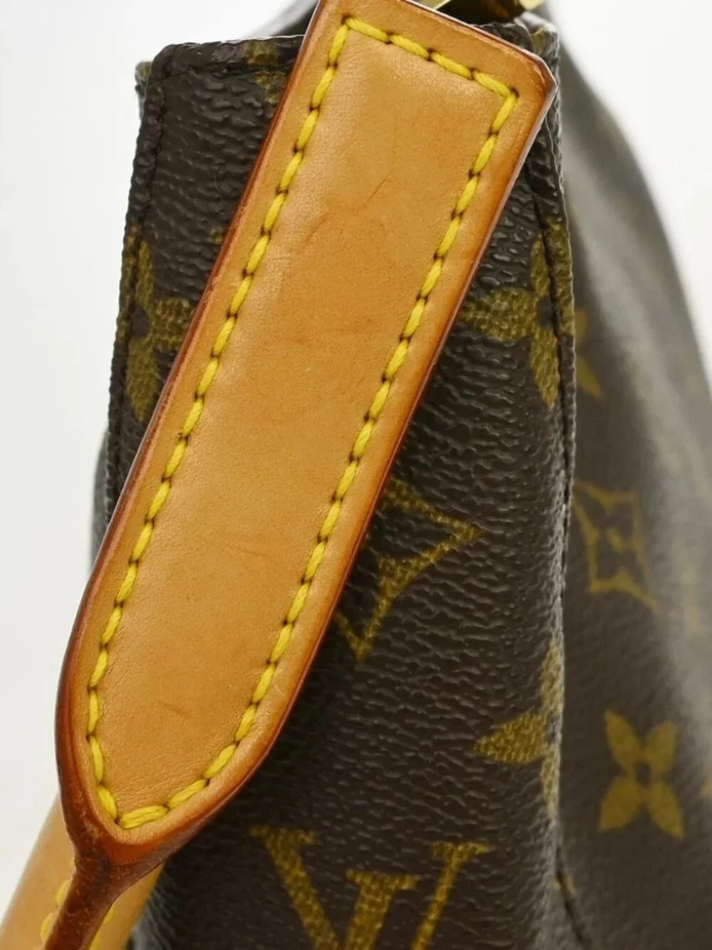 LOUIS VUITTON LOOPING MM HANDBAG